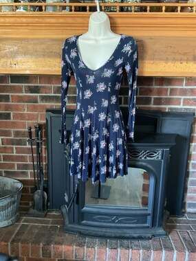 Forever 21 Long Sleeve Floral Skater Mini Dress Navy Blue
